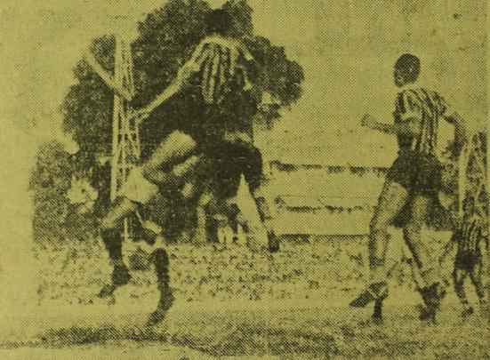 1954 - Sport e Santa Cruz se enfrentaram no dia 26 de abril de 1954 pela final do Campeonato Pernambucano de 1953. Na final, em dois jogos, o Sport levou a melhor. Venceu a primeira por 1 a 0 e a segunda por 3 a 1, em  partida disputada nos Aflitos