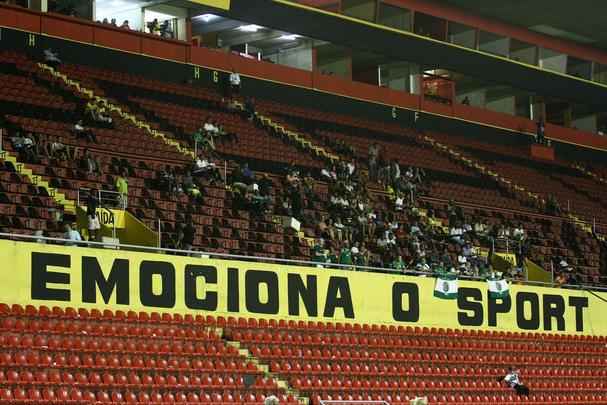 Após um primeiro tempo fraco, Náutico entrou em campo com tudo, abriu o placar e continuou pressionando o América na Ilha do Retiro
