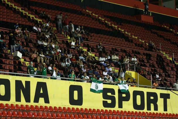 Após um primeiro tempo fraco, Náutico entrou em campo com tudo, abriu o placar e continuou pressionando o América na Ilha do Retiro