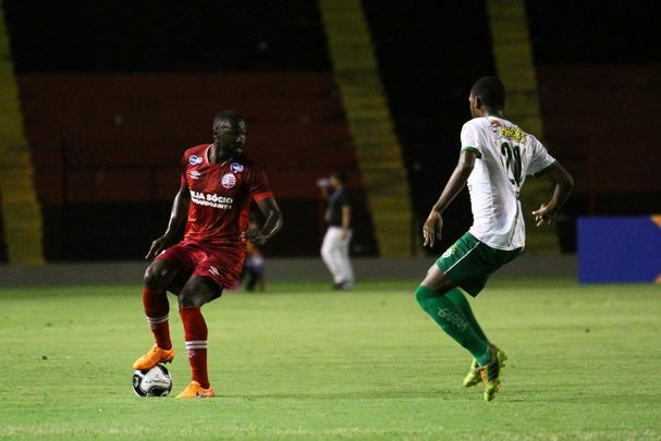 Após um primeiro tempo fraco, Náutico entrou em campo com tudo, abriu o placar e continuou pressionando o América na Ilha do Retiro