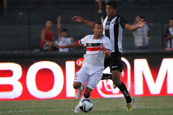 Central e Santa Cruz entraram em campo para dar o melhor. São as duas equipes, até o momento, fora da zona de classificação à semifinal do Pernambucano