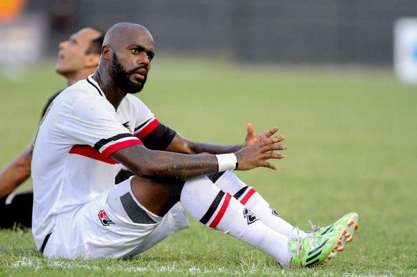 Central e Santa Cruz entraram em campo para dar o melhor. São as duas equipes, até o momento, fora da zona de classificação à semifinal do Pernambucano