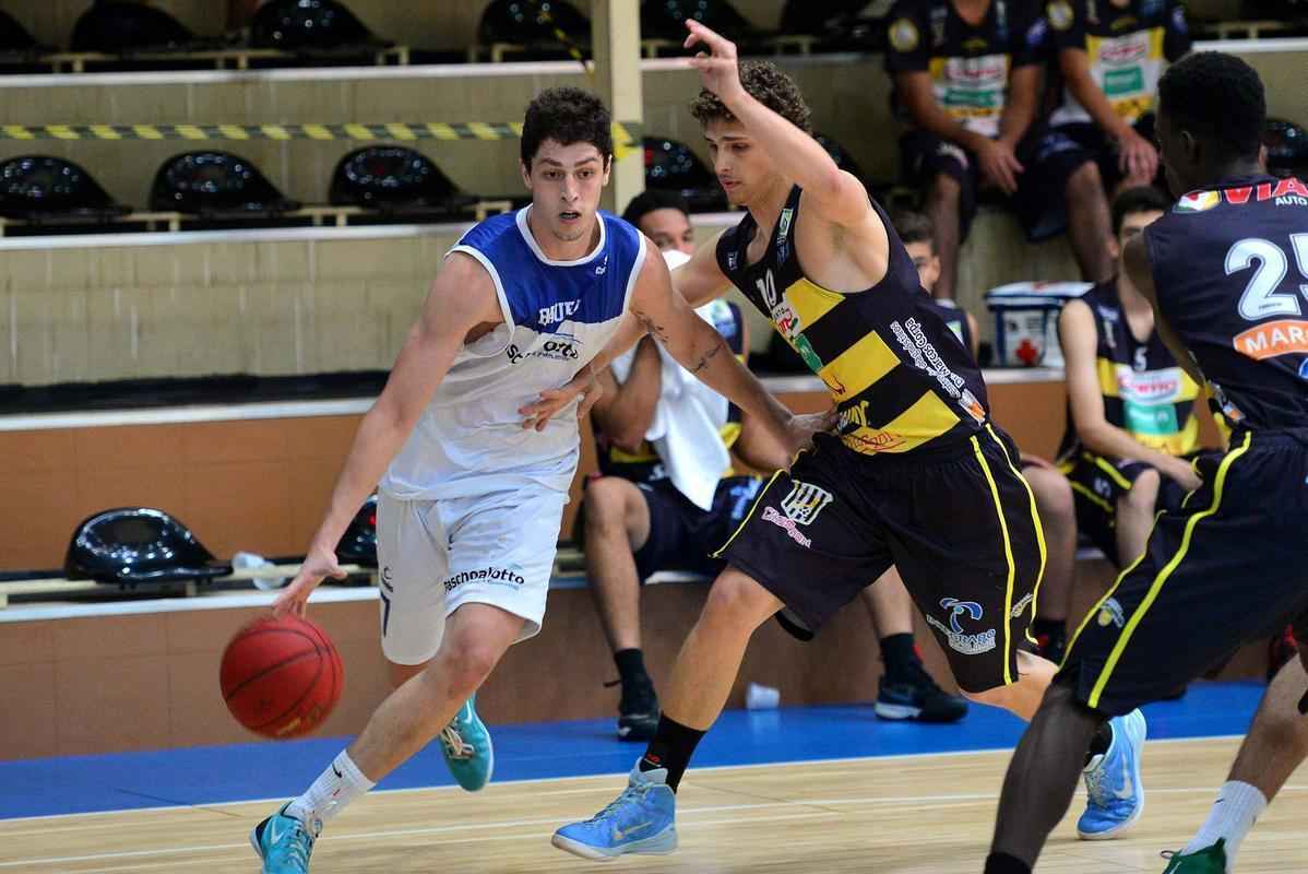 'J conhecia o Sport de jogar contra. Conheo a fora que tem a camisa e a torcida, que empurra bastante. A expectativa  grande. Espero que faamos um grande campeonato. A gente est h pouco tempo junto, mas deu para perceber que todos esto se esforando pelo mesmo objetivo.  s o tempo que vai dar o entrosamento, para voc saber o que o outro vai fazer, prever a ao do colega. Mas a gente chega l'