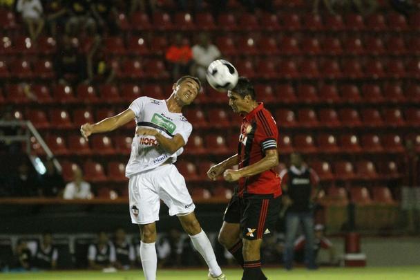 Sofrendo gols no primeiro e último lance, Sport cede empate na Ilha do Retiro e frustra noite dedicada a Leonardo