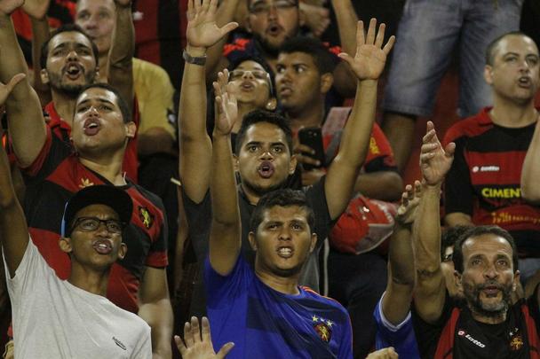 Sofrendo gols no primeiro e último lance, Sport cede empate na Ilha do Retiro e frustra noite dedicada a Leonardo