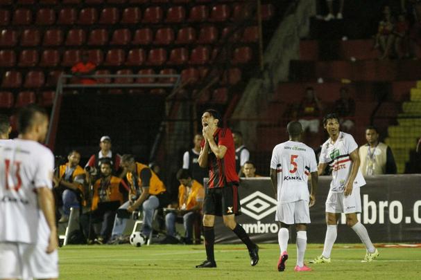 Sofrendo gols no primeiro e último lance, Sport cede empate na Ilha do Retiro e frustra noite dedicada a Leonardo