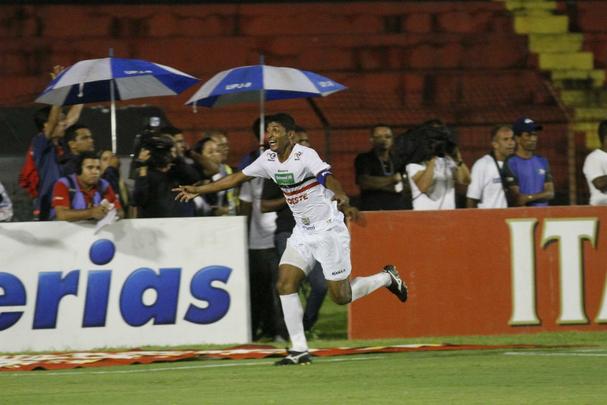Sofrendo gols no primeiro e último lance, Sport cede empate na Ilha do Retiro e frustra noite dedicada a Leonardo