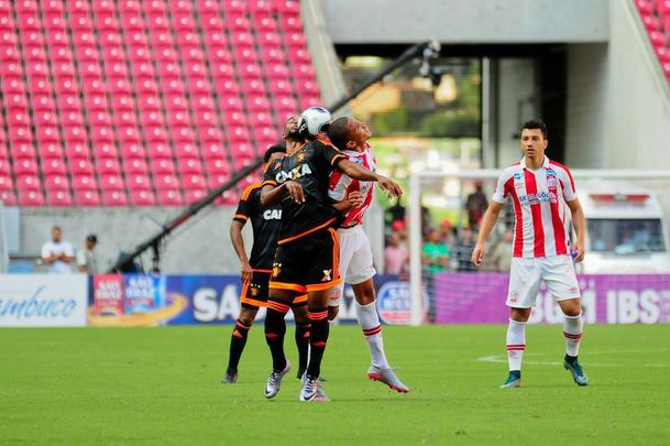 Alvirrubros e rubro-negros fizeram um jogo equilibrado e movimentado neste domingo, com os gols saindo no segundo tempo da partida