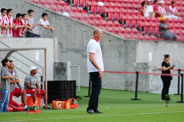 Alvirrubros e rubro-negros fizeram um jogo equilibrado e movimentado neste domingo, com os gols saindo no segundo tempo da partida