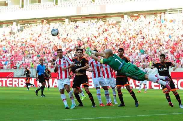 Alvirrubros e rubro-negros fizeram um jogo equilibrado e movimentado neste domingo, com os gols saindo no segundo tempo da partida