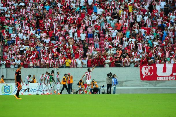 Alvirrubros e rubro-negros fizeram um jogo equilibrado e movimentado neste domingo, com os gols saindo no segundo tempo da partida