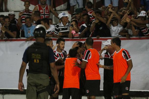 Após os corais terem aberto o placar no primeiro tempo com Tiago Costa, o adversário chegou a empatar no segundo, mas Keno e Bruno Moraes deram a vitória aos mandantes. Ficou a lição que é preciso melhorar