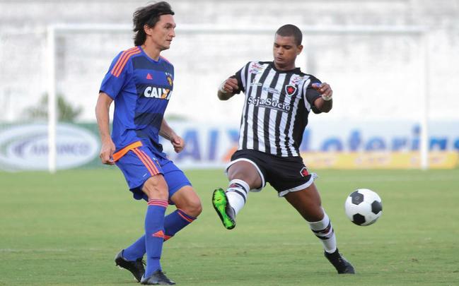 O primeiro erro grave de Matheus Ferraz veio contra o Botafogo-PB, pela Copa do NE, quando a bola do gol paraibano passou entre suas pernas