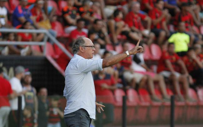 Pela primeira vez em muito tempo, o Leo no deixou seu oponente sair na frente e abriu o placar com Gabriel Xavier, aps erro da defesa do Central. Oscilou no fim da primeira etapa, mas voltou com tudo no segundo tempo e construiu a goleada, com gols de Luiz Antnio, Vincius Arajo e Reinaldo Lenis