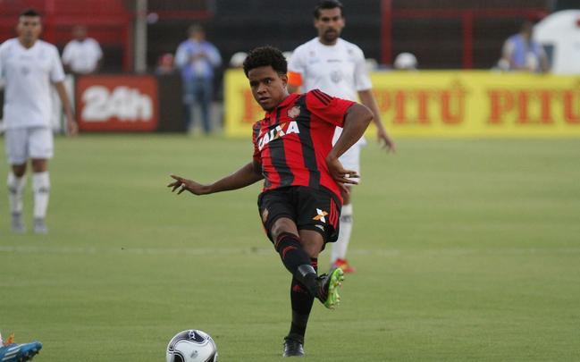 Pela primeira vez em muito tempo, o Leo no deixou seu oponente sair na frente e abriu o placar com Gabriel Xavier, aps erro da defesa do Central. Oscilou no fim da primeira etapa, mas voltou com tudo no segundo tempo e construiu a goleada, com gols de Luiz Antnio, Vincius Arajo e Reinaldo Lenis