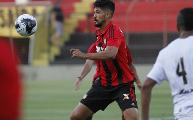 Pela primeira vez em muito tempo, o Leo no deixou seu oponente sair na frente e abriu o placar com Gabriel Xavier, aps erro da defesa do Central. Oscilou no fim da primeira etapa, mas voltou com tudo no segundo tempo e construiu a goleada, com gols de Luiz Antnio, Vincius Arajo e Reinaldo Lenis