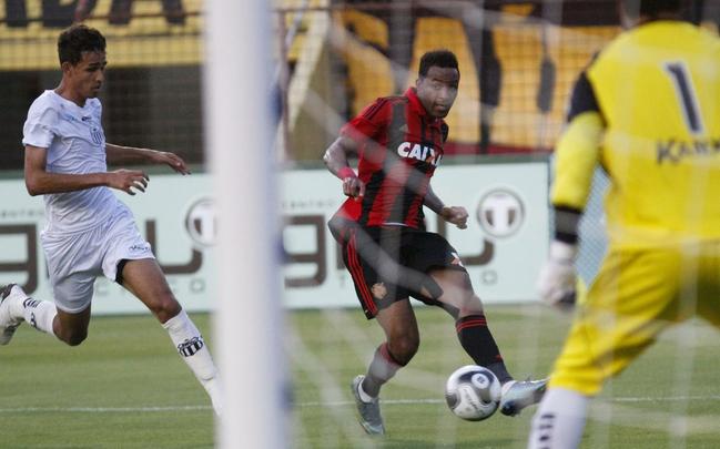 Pela primeira vez em muito tempo, o Leo no deixou seu oponente sair na frente e abriu o placar com Gabriel Xavier, aps erro da defesa do Central. Oscilou no fim da primeira etapa, mas voltou com tudo no segundo tempo e construiu a goleada, com gols de Luiz Antnio, Vincius Arajo e Reinaldo Lenis