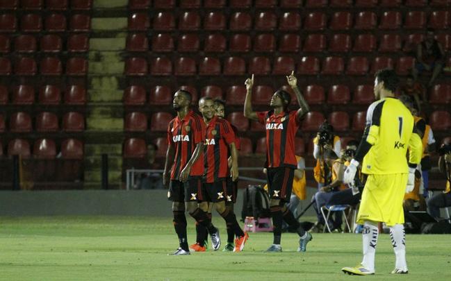Pela primeira vez em muito tempo, o Leo no deixou seu oponente sair na frente e abriu o placar com Gabriel Xavier, aps erro da defesa do Central. Oscilou no fim da primeira etapa, mas voltou com tudo no segundo tempo e construiu a goleada, com gols de Luiz Antnio, Vincius Arajo e Reinaldo Lenis
