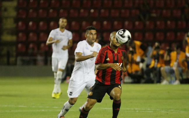 Pela primeira vez em muito tempo, o Leo no deixou seu oponente sair na frente e abriu o placar com Gabriel Xavier, aps erro da defesa do Central. Oscilou no fim da primeira etapa, mas voltou com tudo no segundo tempo e construiu a goleada, com gols de Luiz Antnio, Vincius Arajo e Reinaldo Lenis