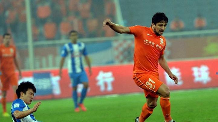 Após passagens por Figueirense e São Paulo, o atacante Aloísio - conhecido como 'Boi Bandido' - é mais um brasileiro no Shandong Luneng