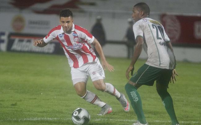 Gol do Nutico. Foi praticamente assim que comeou o jogo da noite desta segunda-feira no Arruda. Com apenas 29 segundos de bola rolando, Renan Oliveira abriu o placar. Ainda na primeira etapa, Danilo Cirqueira (contra) e Rony ampliaram. O segundo tempo teve um ritmo mais lento, mas o Timbu ainda conseguiu fazer mais dois, com Caque Valdivia e Ronaldo Alves, que chegou  artilharia do Pernambucano