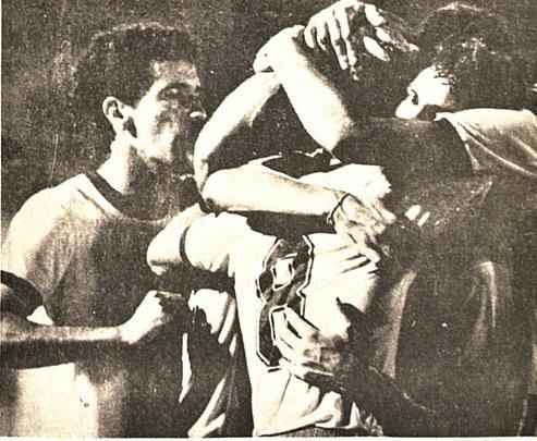 A Seleo Brasileira e a Seleo do Uruguai se encontraram pela primeira vez no Recife no dia 2 de maio de 1985. Diante de 59.946 torcedores no Arruda, vitria veio com gols de Careca e Alemo