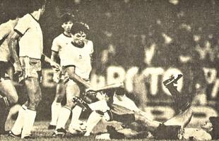 Mais uma imagem da dia em que a Seleo Brasileira e a Seleo do Uruguai se encontraram pela primeira vez no Recife, no dia 2 de maio de 1985. Diante de 59.946 torcedores no Arruda, vitria veio com gols de Careca e Alemo