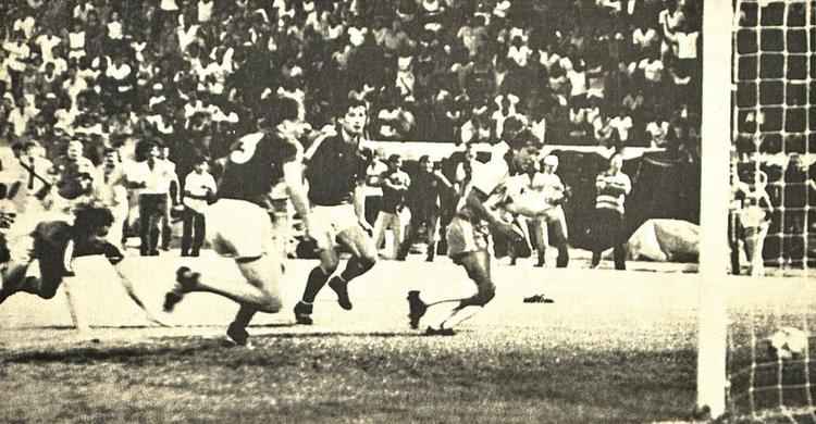 No dia 30 de abril de 1986, a Seleo Brasileira venceu a extinta Seleo da Iugoslvia por 4 a 2 - com um golao histrico marcado por Zico, que fez fila na defesa adversria at mandar para as redes
