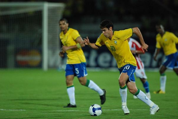 No dia 10 de junho de 2009, a Seleo Brasileira voltou ao Arruda aps 14 anos. Vitria por 2 a 1 sobre o Paraguai. Cabaa abriu o placar, mas Robinho e Nilmar viraram para o Brasil