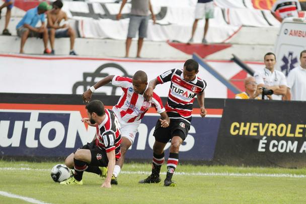 A escrita está mantida. O Santa Cruz se engasgou de novo com o Náutico e segue sem conseguir ganhar do rival