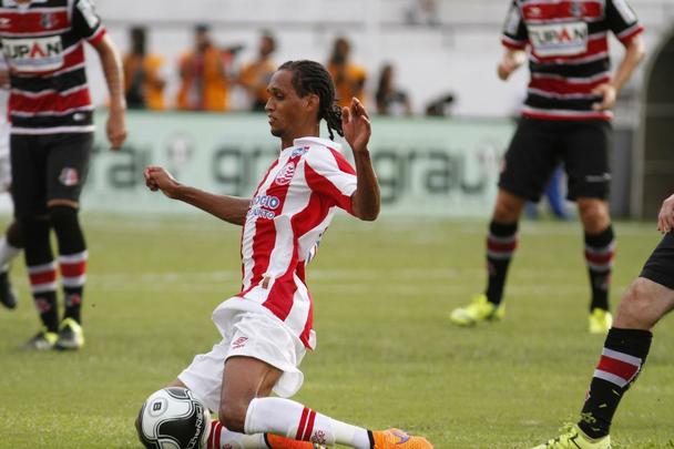 A escrita está mantida. O Santa Cruz se engasgou de novo com o Náutico e segue sem conseguir ganhar do rival