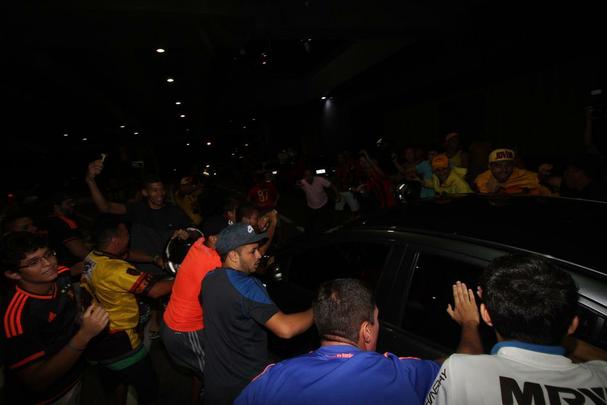 'Estou feliz. Meu desejo era de voltar e reencontrar essa torcida. Esse grito.  muito gratificante. Estou muito feliz. Tenho certeza que o carinho da torcida por mim  grande. E eu estou, tambm, de braos abertos para recebe-los. Eu estou de volta pra casa', disse o camisa 87 do Leo