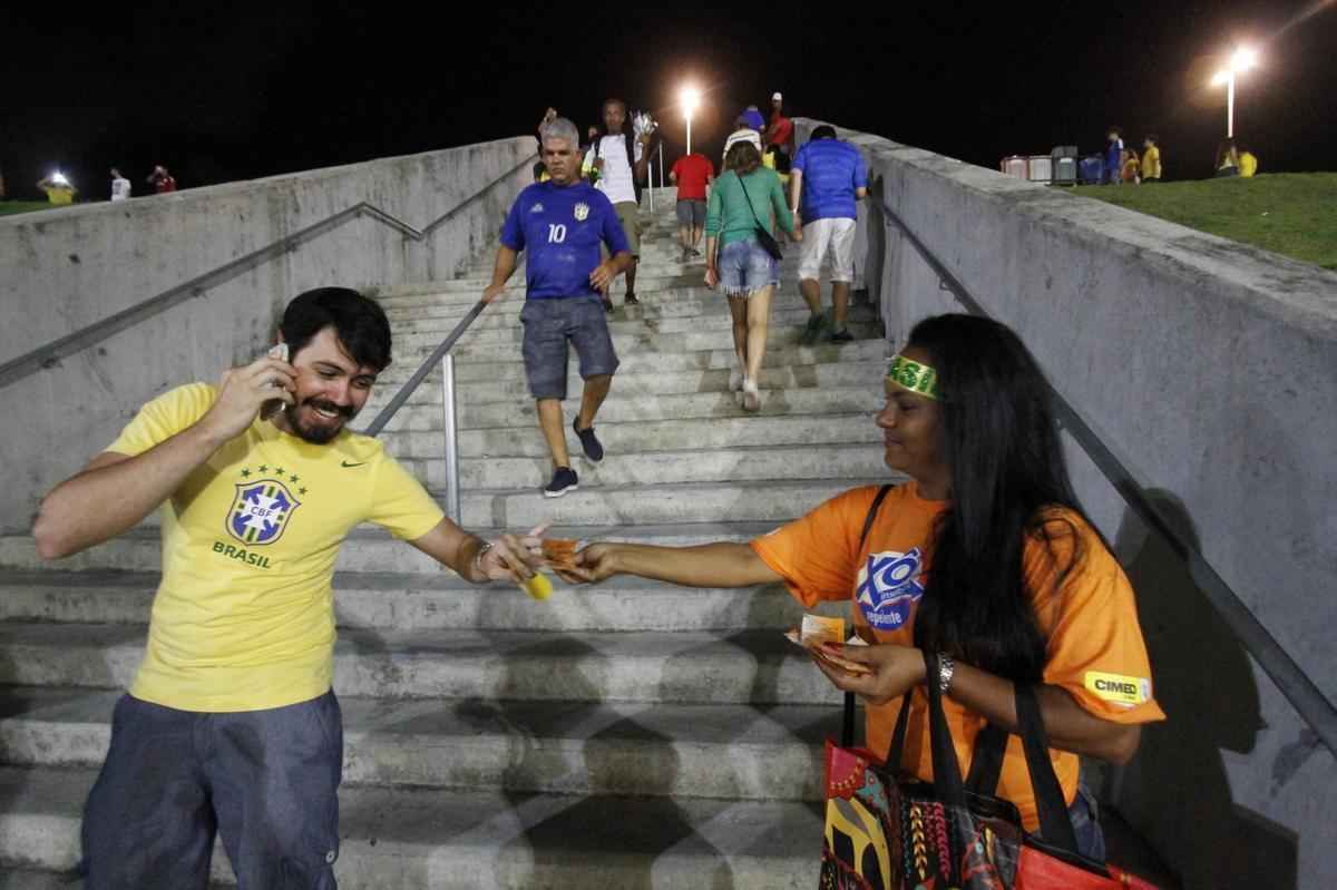 45.010 torcedores foram ao confronto entre Brasil e Uruguai na Arena Pernambuco. Este  maior nmero da histria do futebol pernambucano (desconsiderando as Copas de 2013 e 2014, que no foram divulgados)