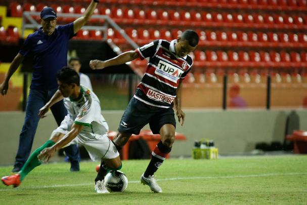 Tricolor não sai do 0 a 0 contra os alviverdes na Ilha do Retiro e deixa decisão da vaga nas semifinais para última rodada 