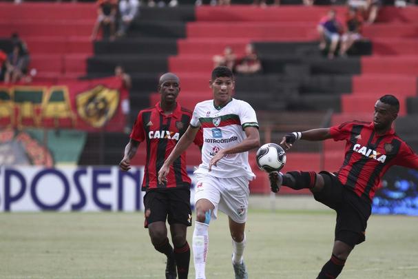 O Salgueiro vem se especializando em ser o carrasco do Sport. Neste domingo, apresentando um futebol mais organizado em campo. O Carcar saiu da Ilha do Retiro com uma vitria por 1 a 0