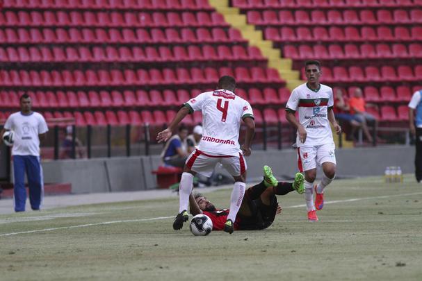 O Salgueiro vem se especializando em ser o carrasco do Sport. Neste domingo, apresentando um futebol mais organizado em campo. O Carcar saiu da Ilha do Retiro com uma vitria por 1 a 0
