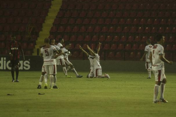 O Salgueiro vem se especializando em ser o carrasco do Sport. Neste domingo, apresentando um futebol mais organizado em campo. O Carcar saiu da Ilha do Retiro com uma vitria por 1 a 0