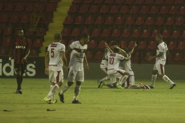 O Salgueiro vem se especializando em ser o carrasco do Sport. Neste domingo, apresentando um futebol mais organizado em campo. O Carcar saiu da Ilha do Retiro com uma vitria por 1 a 0