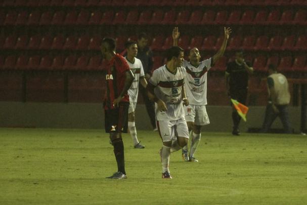 O Salgueiro vem se especializando em ser o carrasco do Sport. Neste domingo, apresentando um futebol mais organizado em campo. O Carcar saiu da Ilha do Retiro com uma vitria por 1 a 0
