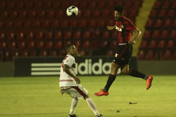 O Salgueiro vem se especializando em ser o carrasco do Sport. Neste domingo, apresentando um futebol mais organizado em campo. O Carcar saiu da Ilha do Retiro com uma vitria por 1 a 0