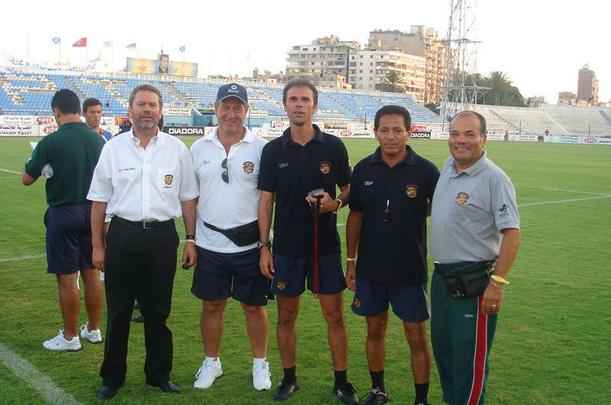Milton Mendes comeou como treinador em 2001, em Portugal. Por l, iniciou no Machico, passou pelo Bom Sucesso at chegar ao  Martimo (foto), onde ficou  frente do time nas temporadas 2007/2008