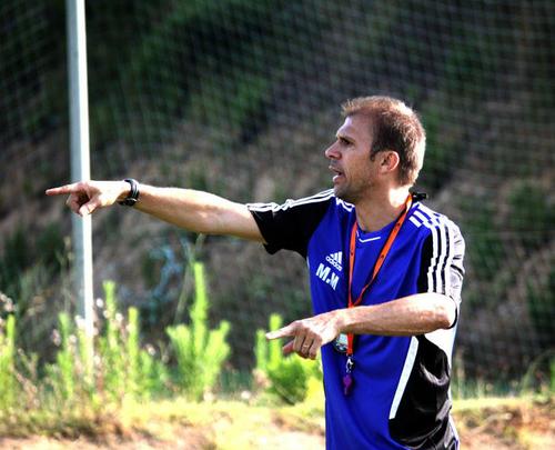 Após quatro temporadas no C.S. QATAR, Mendes assumiu o comando do rival Al-Shahaniya, do mesmo país. Ficou uma temporada à frente do clube até receber um convite para retornar ao Brasil.