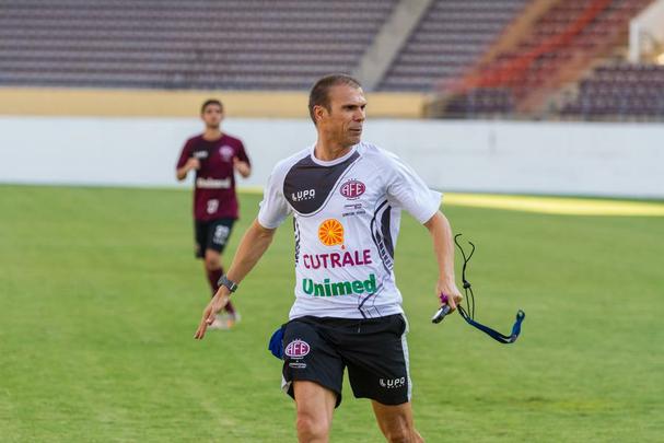 Demitido em março de 2014 pelo Paraná, Milton voltou a trabalhar apenas em janeiro de 2015, quando assumiu a equipe da Ferroviária-SP, na Série A2 do Campeonato Paulista. Fazendo um trabalho de destaque, o treinador acabou sendo campeão, garantindo o acesso da equipe. Em alta, recebeu o convite para treinar o Atlético-PR, em abril.