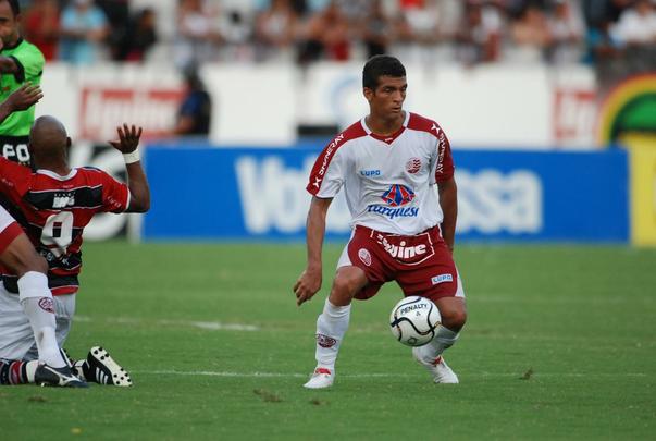 Na primeira semifinal do Campeonato Pernambucano de 2010, o Santa Cruz recebeu o Nutico, no Arruda. O confronto ficou no 0 a 0.