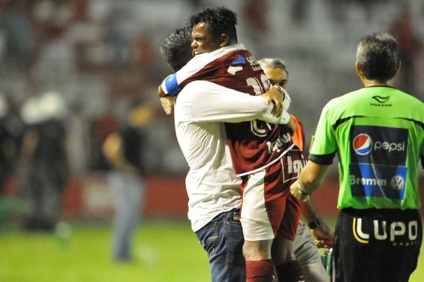 No jogo decisivo, nos Aflitos, o Nutico bateu o Santa Cruz por 1 a 0 com um gol do atacante Carlinhos Bala e avanou  final do Campeonato Pernambucano de 2010. Na deciso, o Alvirrubro acabou derrotado pelo Sport.