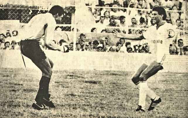 A partir de 1985 até 1991, o Náutico vestiu a camisa fornecida pela Finta. Na foto, o modelo na cor branca do ano de 1986