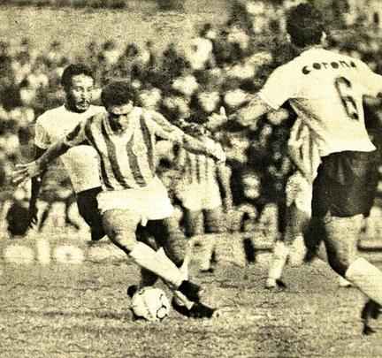 Camisa vestida pelo Náutico em 1984 fornecida pelo Topper. Neste ano, a equipe se tornou campeão pernambucana