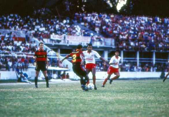 Modelo da cor branca de 1993 da Kyalami utilizado pelo Náutico