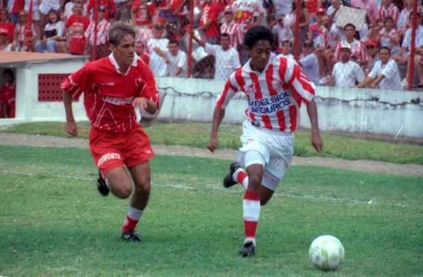 De 1997 a 2000, o Náutico teve uma parceria com a Penalty. Na foto, o modelo de lançamento