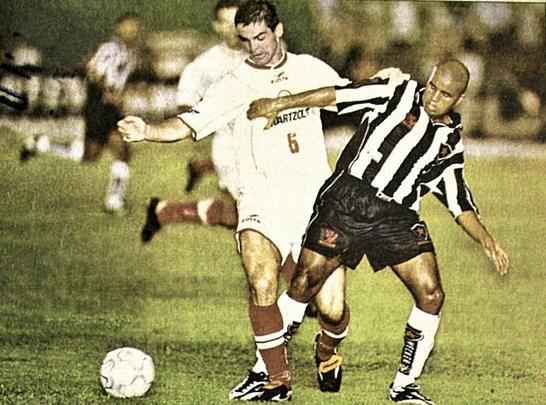 De 2001 a 2005, o Náutico retomou a parceria com a Finta. Na foto, a camisa branca de 2001